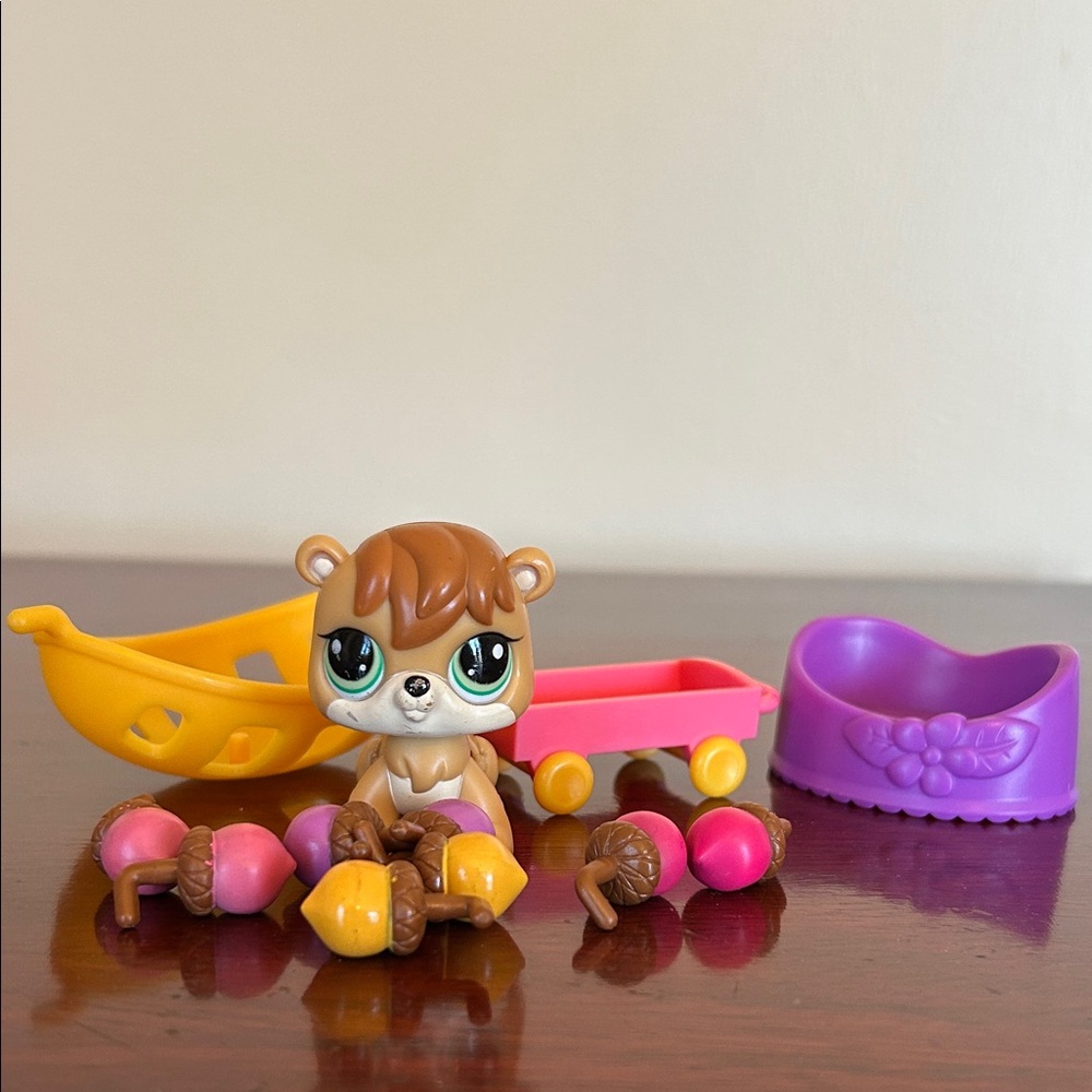 Littlest Pet Shop Walkable Chipmunk 2111 and parts for Magic Motion Treehouse